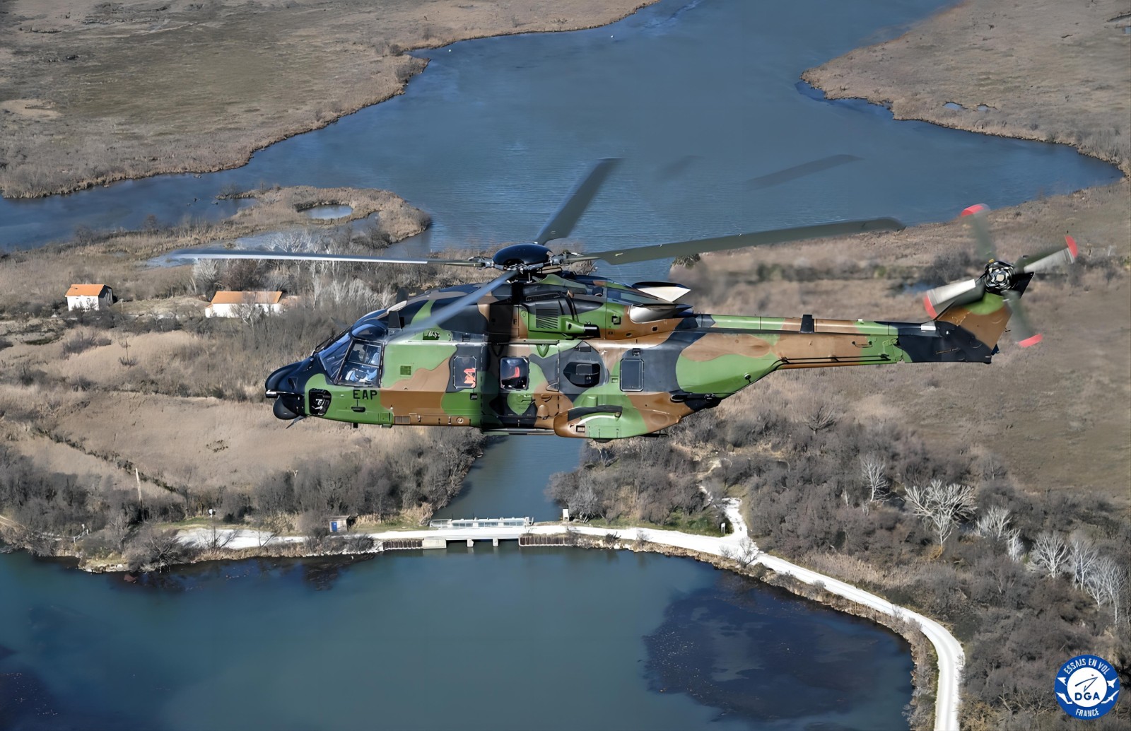 20230203NH90直升机进行使用SAF试飞.jpg